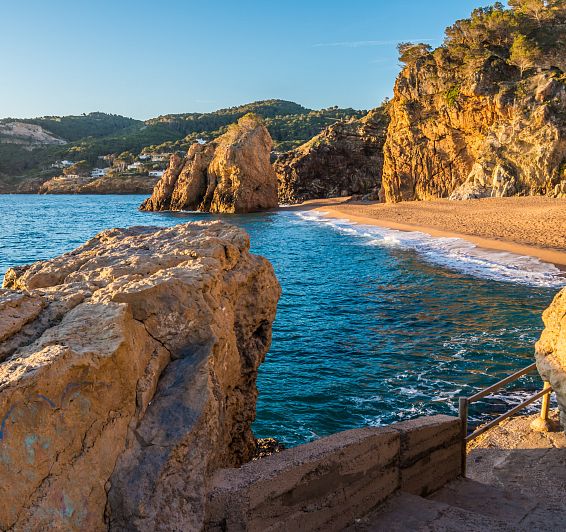 Camino de Ronda Norte de Begur: Sa Riera, Illa Roja y Platja del Racó