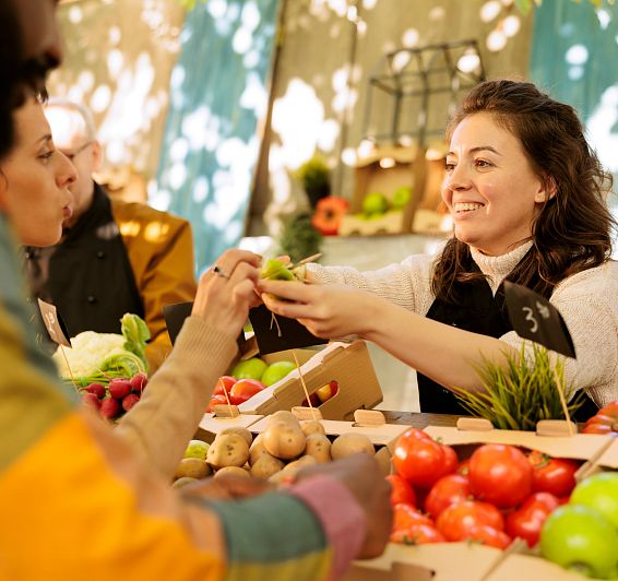 Mercados semanales y artesanía local
